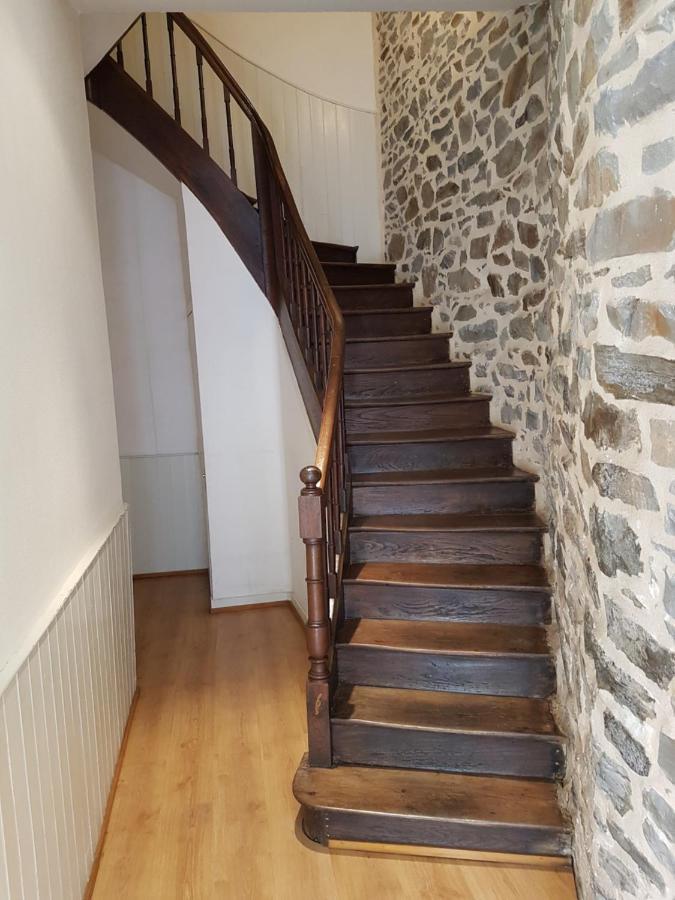 Bel Appartement, Bien Equipe Et Confortable Dans Le Centre Historique Fougères Екстериор снимка