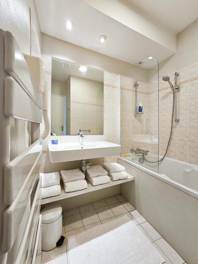 Bel Appartement, Bien Equipe Et Confortable Dans Le Centre Historique Fougères Екстериор снимка
