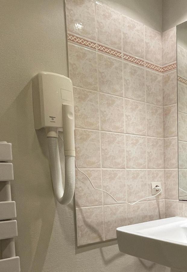 Bel Appartement, Bien Equipe Et Confortable Dans Le Centre Historique Fougères Екстериор снимка